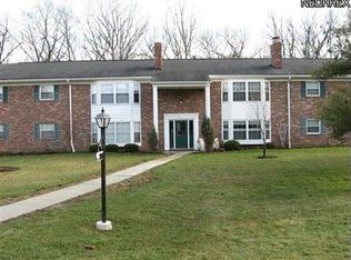 7030 Carriage Hill Dr APT 203, Brecksville, OH 44141