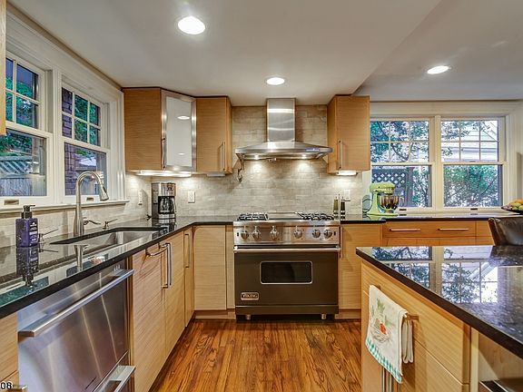 2nd image of 307 Hillside Pl