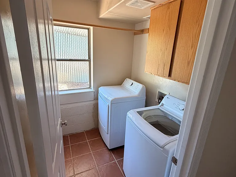 4559 E Gloria Dr — Photo 7