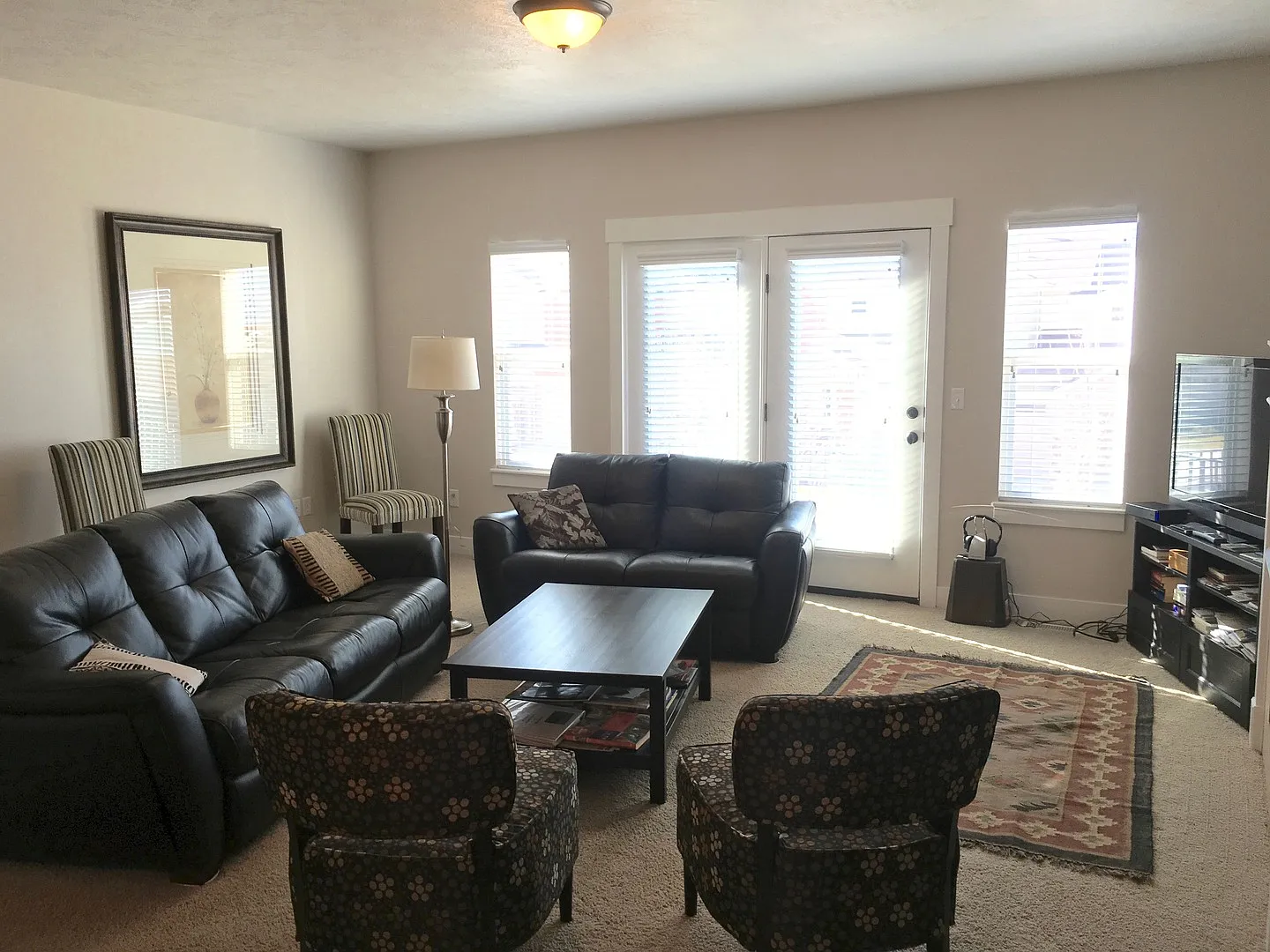 Luxury 4 Bedroom Town Home in Sandy! — Photo 4