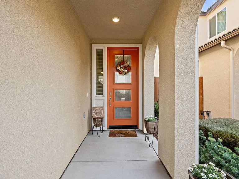 731 N Burgan Ave — Photo 2