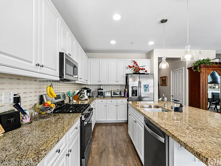 2073 White Alder Ln — Photo 8