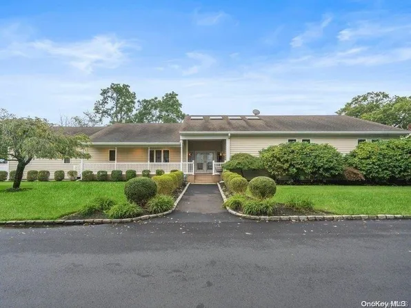 20 Aldrich Street, Sayville, NY 11782