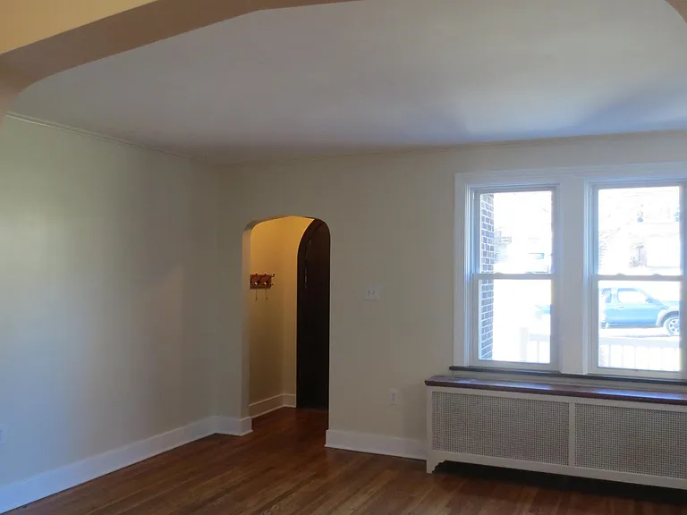 163 Morrison Dr — Photo 2