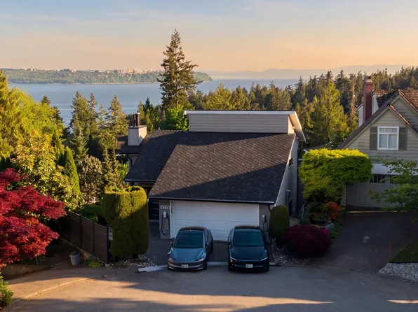4778 Meadfeild Ct, West Vancouver, BC V7W 2Y3