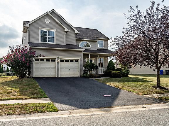 2nd image of 4 Forsythia Ln