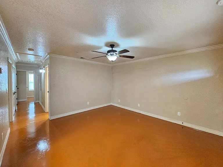 803 Leifester Cir #B — Photo 6