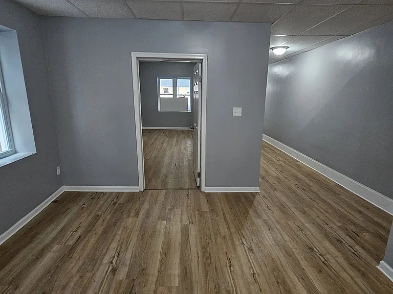 607 W 7th St #1 — Photo 4