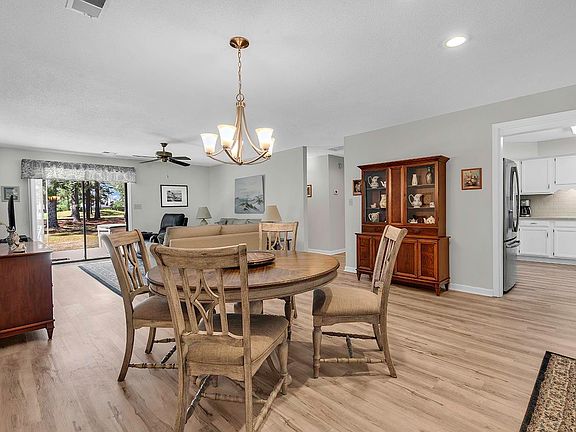5th image of 130 Berry Tree Ln.