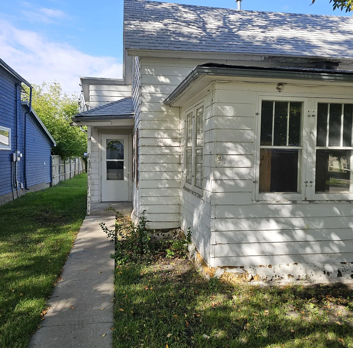 319 Harris Avenue South - 1 — Photo 2