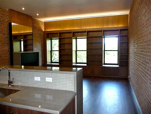 Rented by Perry Associates NYC Inc | media 33