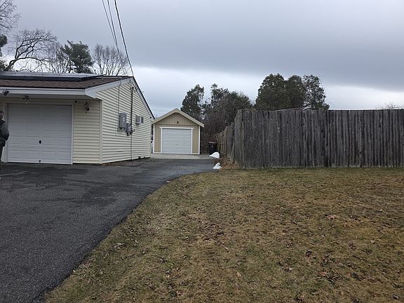 2nd image of 15 Wachusetts Rd