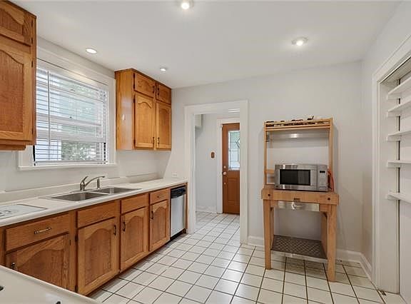 4th image of 6157 Charlotte St