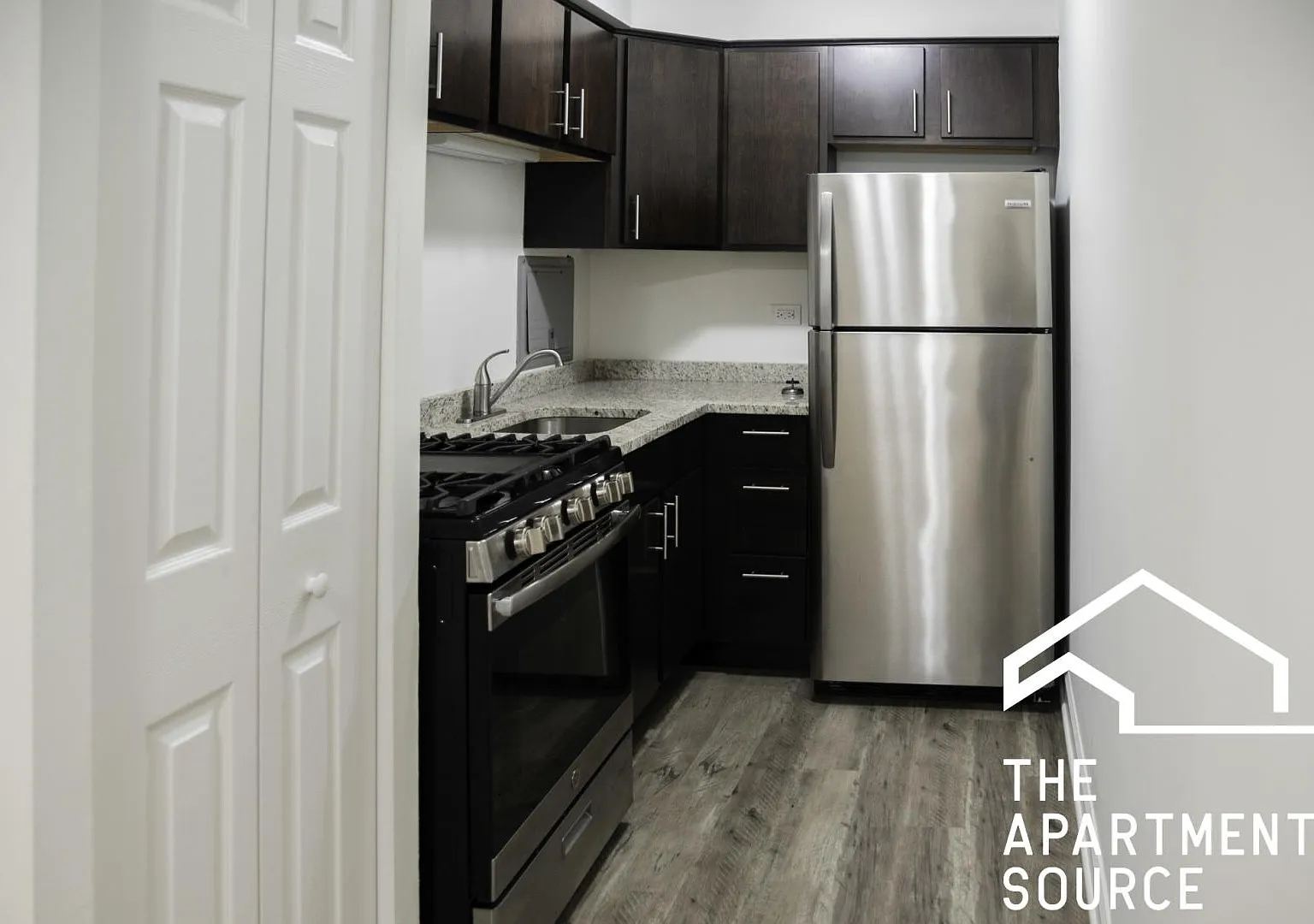 6211 North Kenmore Avenue #303 — Photo 2