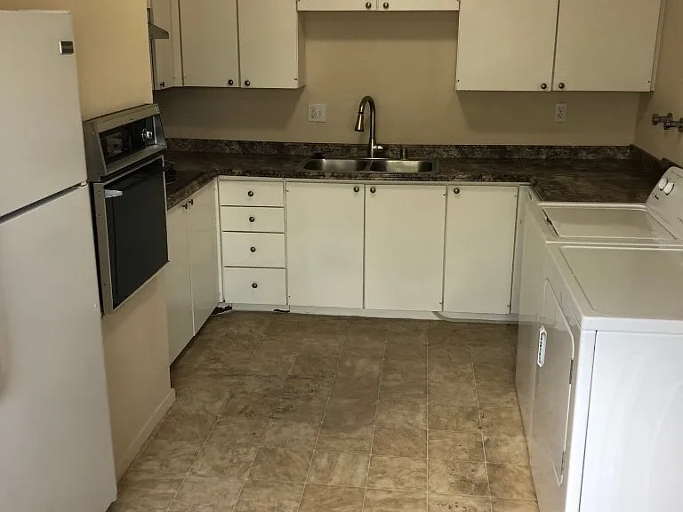 350 E Desert Inn Rd #H201 — Photo 4