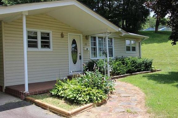 4th image of 213 E Hillcrest Dr