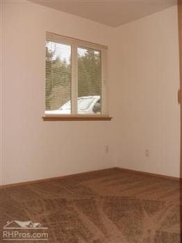 5th image of 9812 192nd Ave E