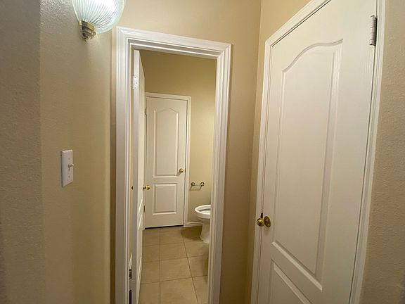 4th image of 306 Olmos Dr