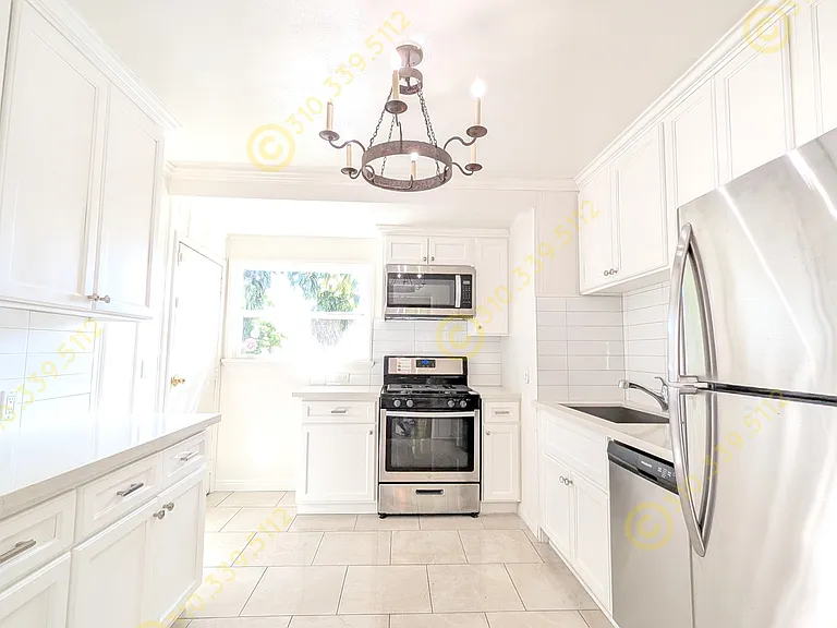 969 N Doheny Dr #1/2 — Photo 19
