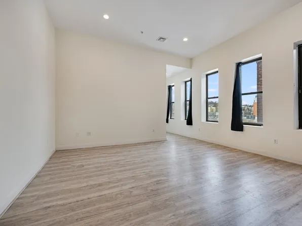 7 Central Sq #306, Lynn, MA 01901