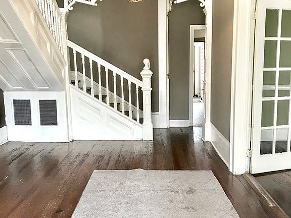 2nd image of 823 Grove Ave