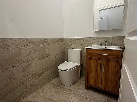 4th image of 44 Clay St APT 1L
