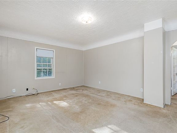 5th image of 747 Lewis Ave