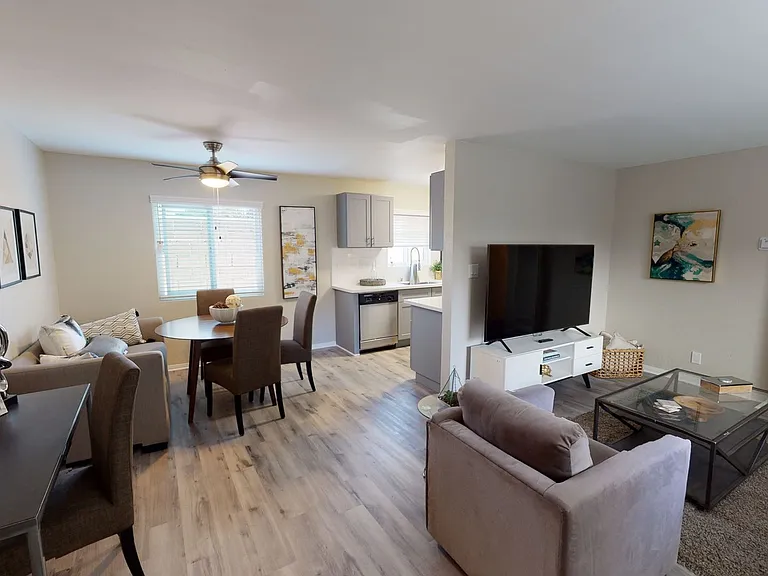 8155 Reseda — Photo 11
