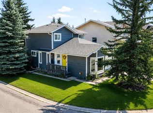 83 W Millrise Cres SW, Calgary, AB T2Y2E4