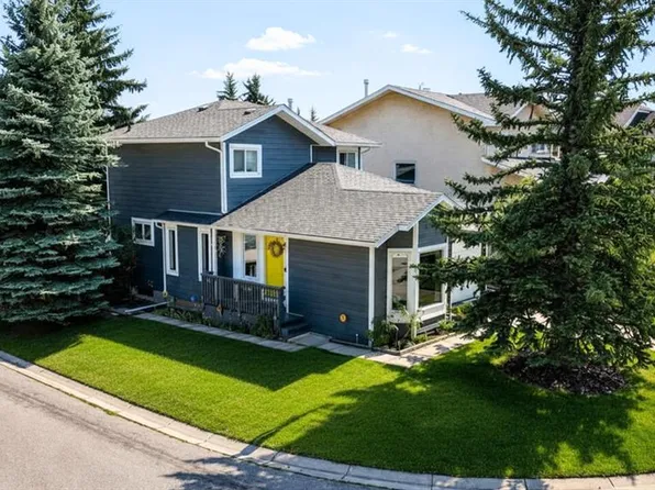 83 W Millrise Cres SW, Calgary, AB T2Y 2E4