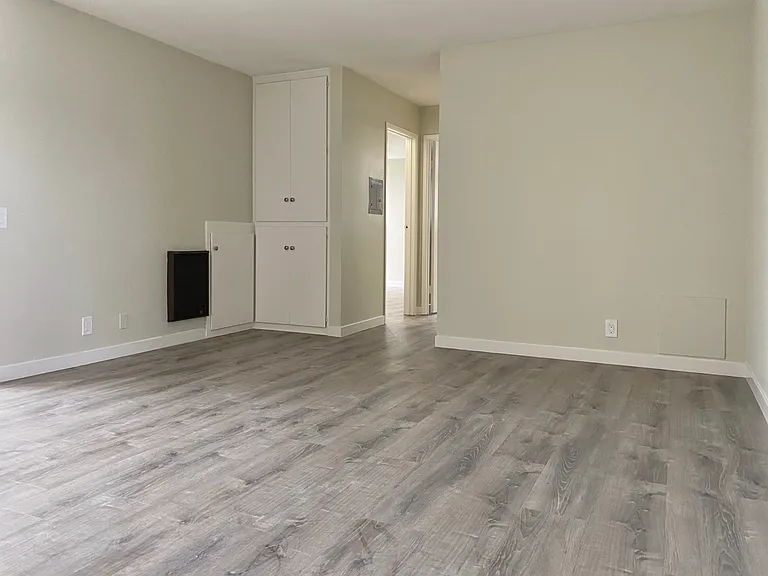 4002 Howard Ave #8 — Photo 5