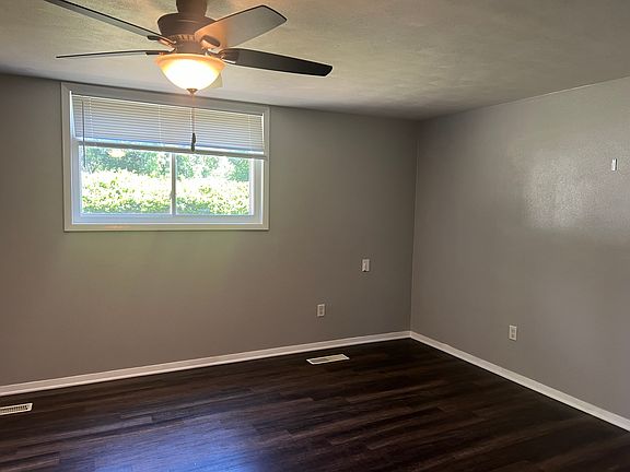 5th image of 4805 Meadow Ln #B