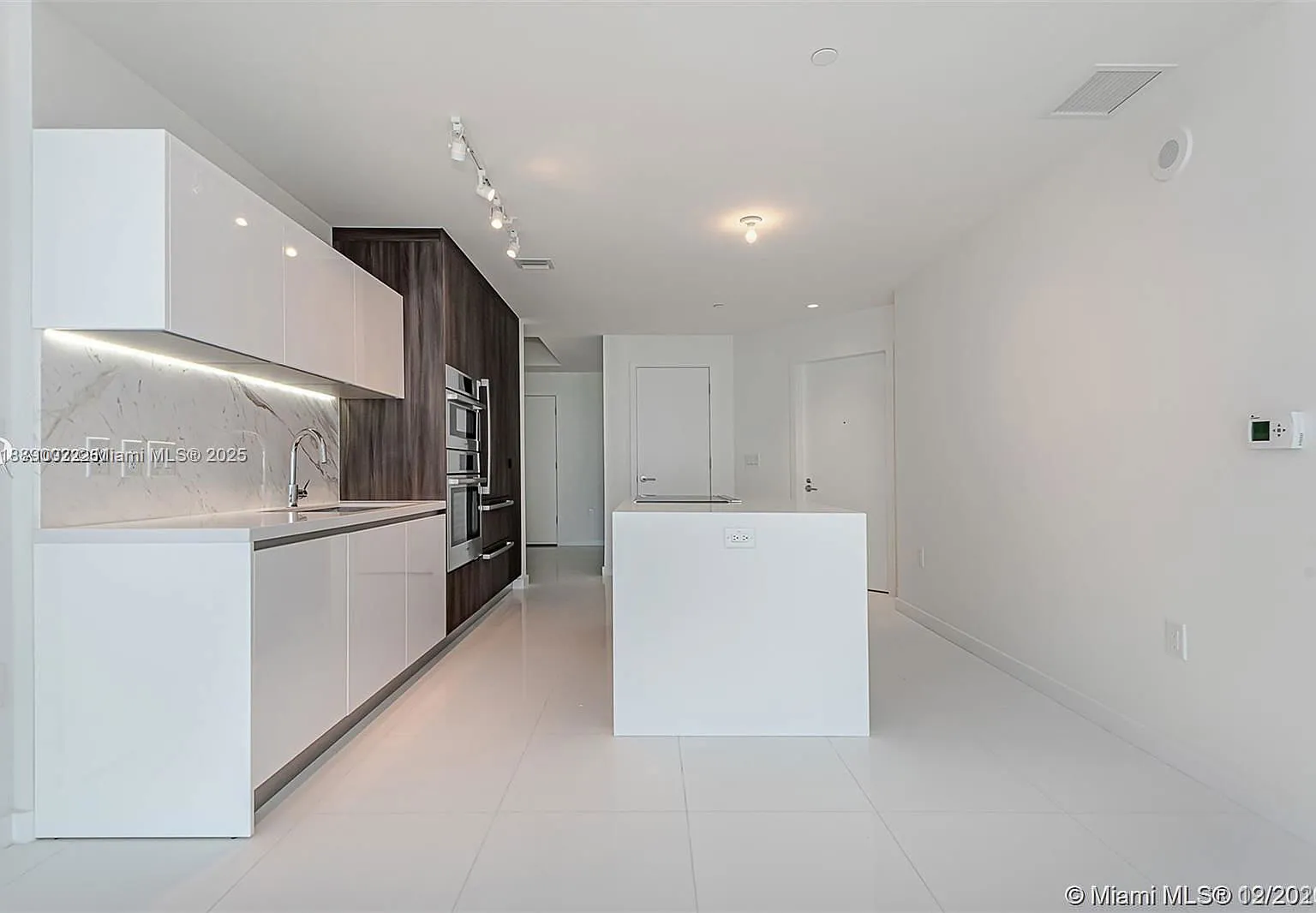 2 bed, 3.0 bath, 1630 sqft, $6,350 — Photo 1