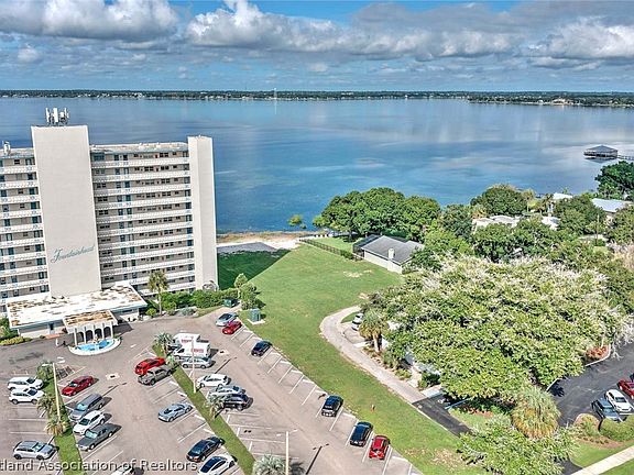 2nd image of 2135/2139 Lakeview Dr