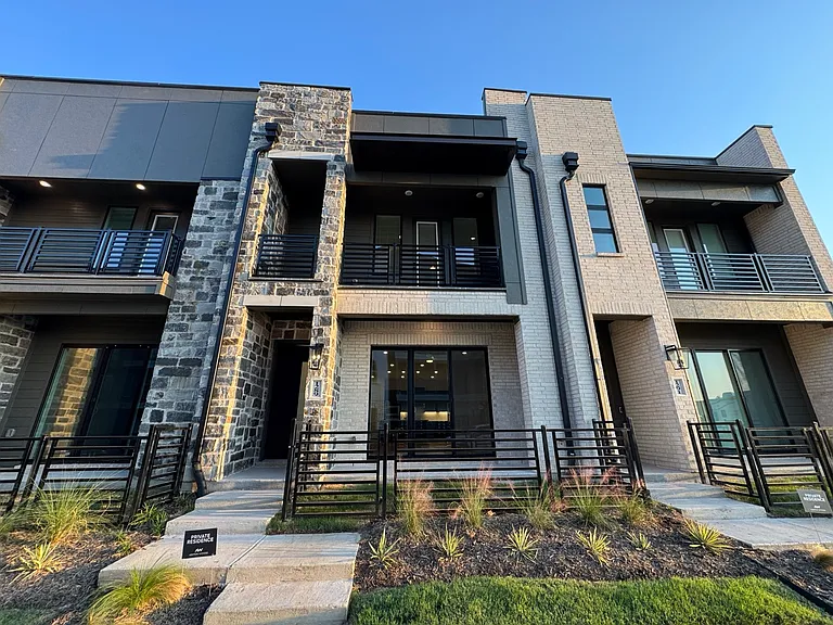 1289 Doris May Dr — Photo 1