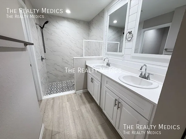 214 Locust Pass Trce — Photo 11