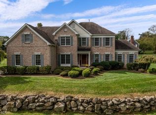 2 Farrow Ln, Asbury, NJ 08802