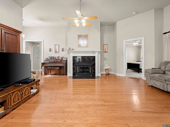 4th image of 37036 Rivergate Ave