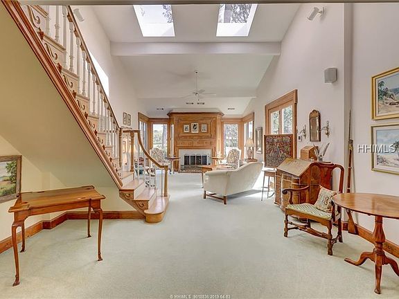 2nd image of 6 Spring Hill Ln