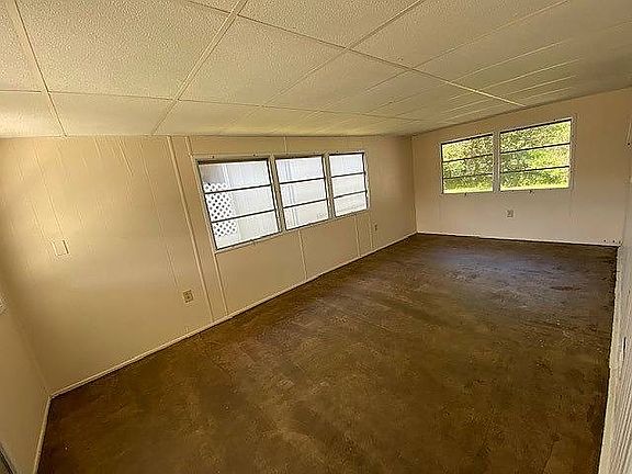 4th image of 92 Holly Dr