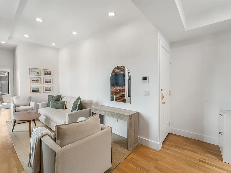 232 Willow Ave #4R — Photo 5