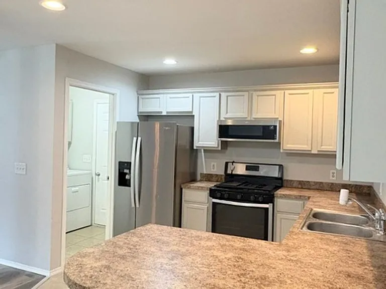 2202 W Jonquil Ln — Photo 8