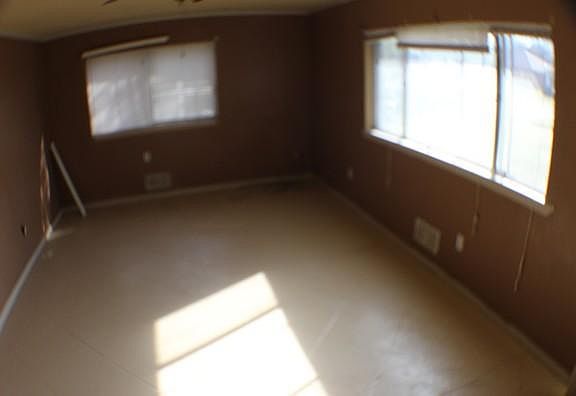 4th image of 901 S Hartford Ave