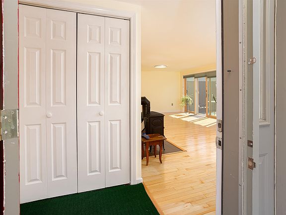 3rd image of 31 Evergreen Lane