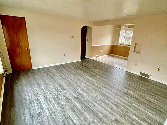 5th image of 111 W Steuben St APT 4