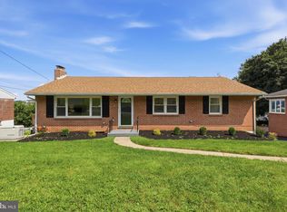 1429 Bonbar Rd, York, PA 17403