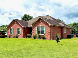 10 Jonathan Dr, Fayetteville, TN 37334