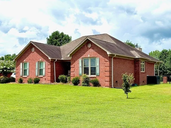 10 Jonathan Dr, Fayetteville, TN 37334