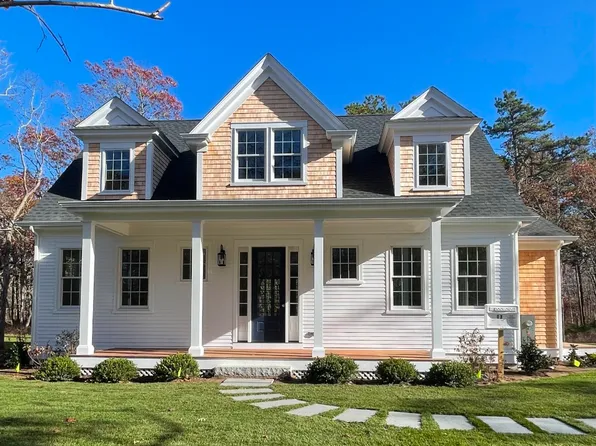 13 Holly Bear Ln, Edgartown, MA 02539