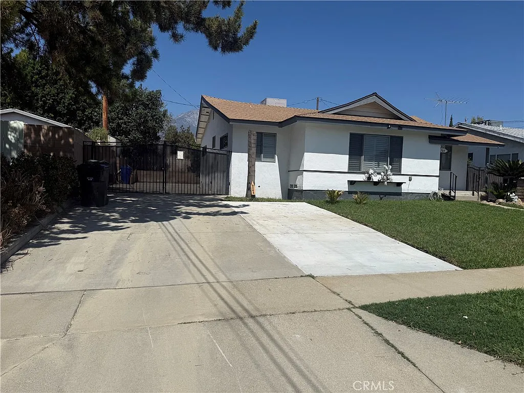 3 bed, 1240 sqft, $3,200 — Photo 2